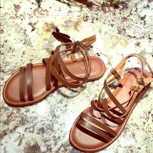 NWOT Sz 9 MIA Thunder Strap Sandals